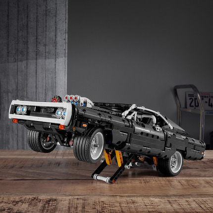 LEGO® Dom's Dodge Charger 42111