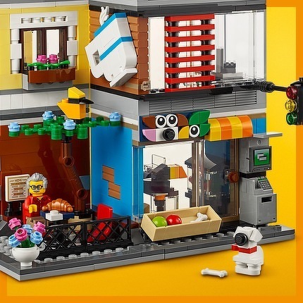 LEGO® Stadthaus mit Zoohandlung & Café 31097