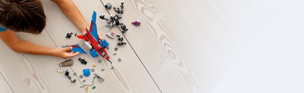 LEGO® Spiderjet vs. Venom Mech 76150